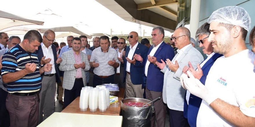 Toplu taşıma şoförlerinden geleneksel aşure hayrı