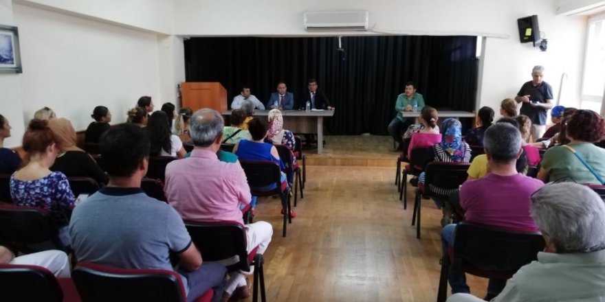 Antalya Lisesinde emniyet birimleri tarafından bilgilendirme toplantısı yapıldı