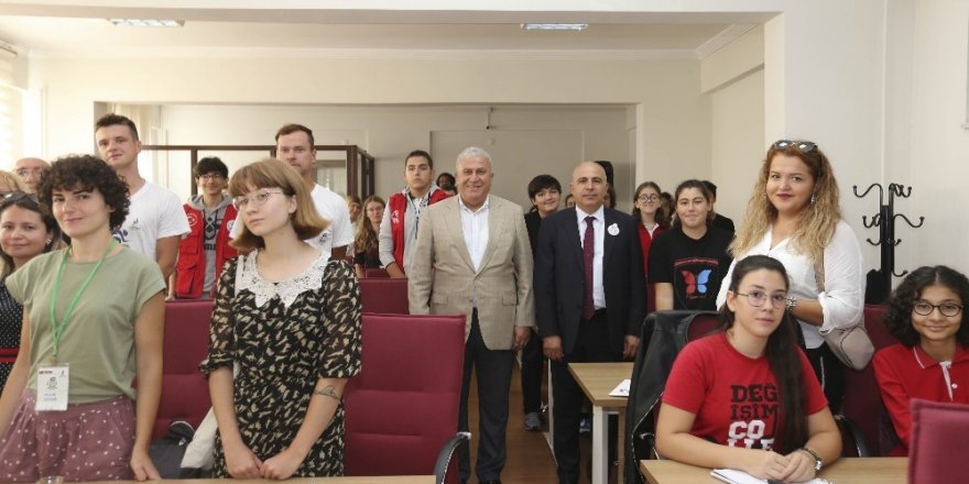 Geri dönüşüme Başkan Atay’dan destek