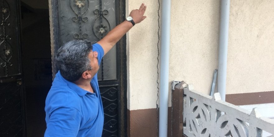 Deprem sonrası valilikten açıklama: "Hasarlı binalardan uzak durun"