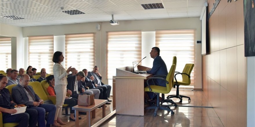 Edremit’te muhtarlarla değerlendirme toplantısı yapıldı