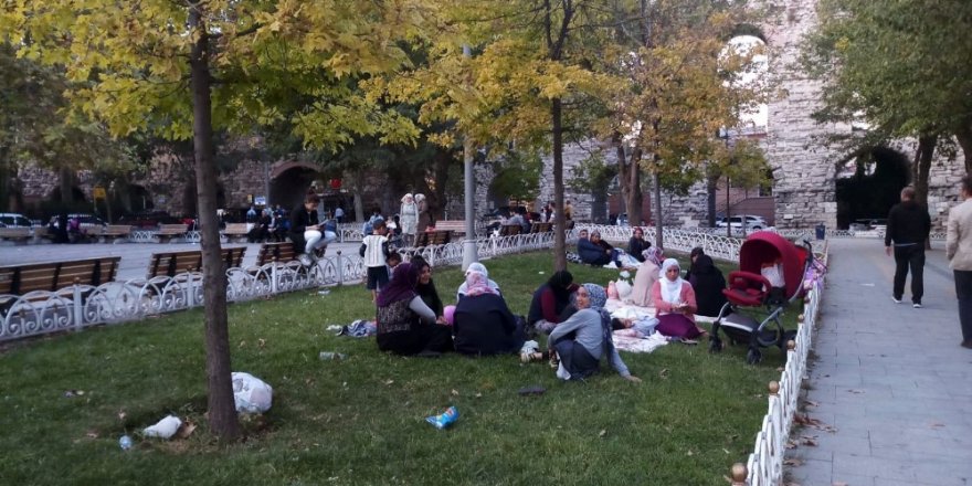 Fatih’te vatandaşlar parklara akın etti