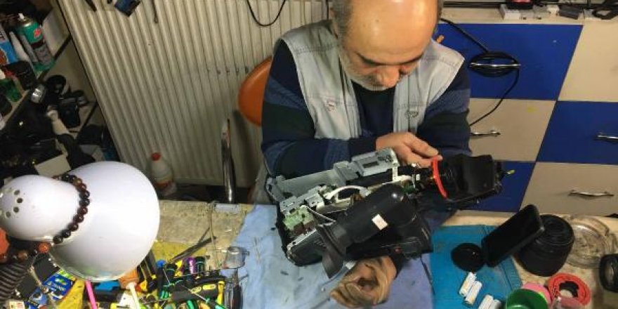 Protez kollu usta, 40 yıldır Konya'da tamircilik yapıyor