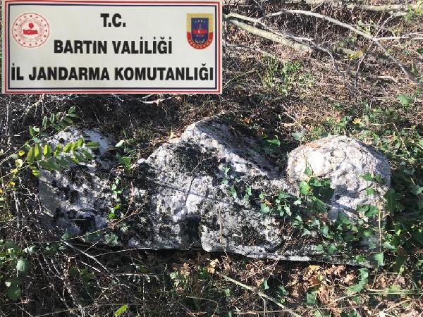Tarihi eserleri bahçelerine süs olarak koymuşlar
