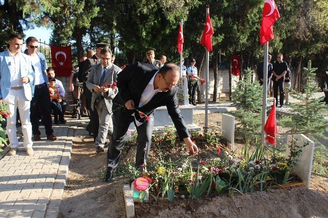 Konya protokolü şehitliği ziyaret etti