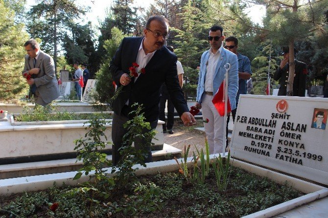 Konya protokolü şehitliği ziyaret etti