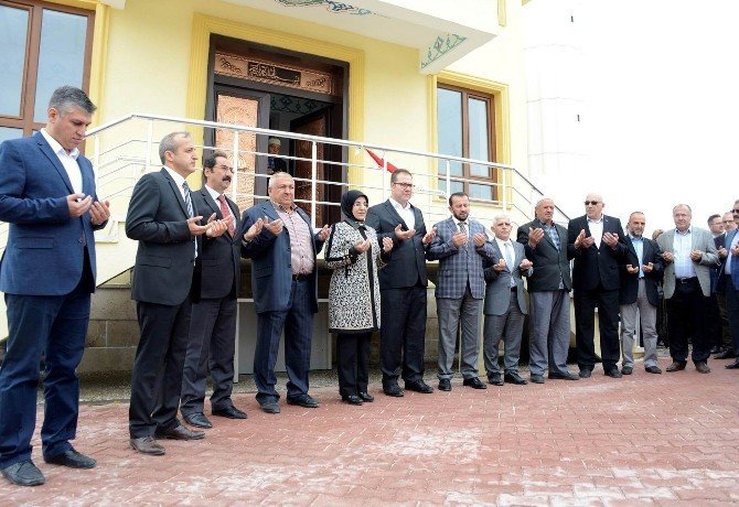 Karadiğin’e sosyal tesis ve cami