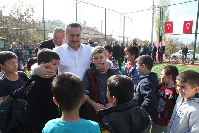 Seydişehir'e iki çim saha daha
