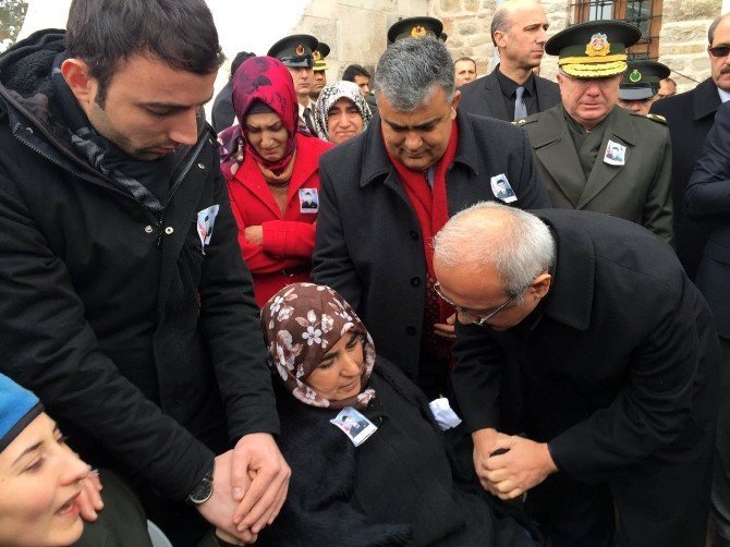 Konya şehidini gözyaşları arasında toprağa verdi