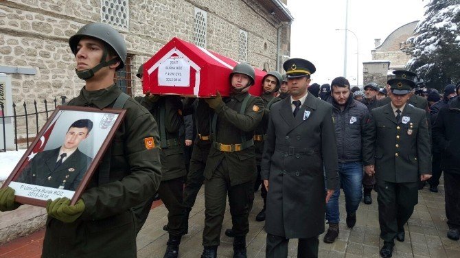 Konya şehidini gözyaşları arasında toprağa verdi