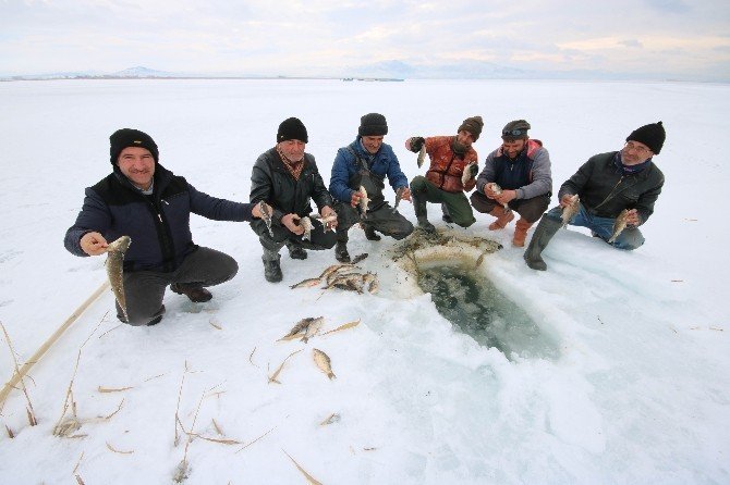 Konya'da “eskimo” usulü balık avı