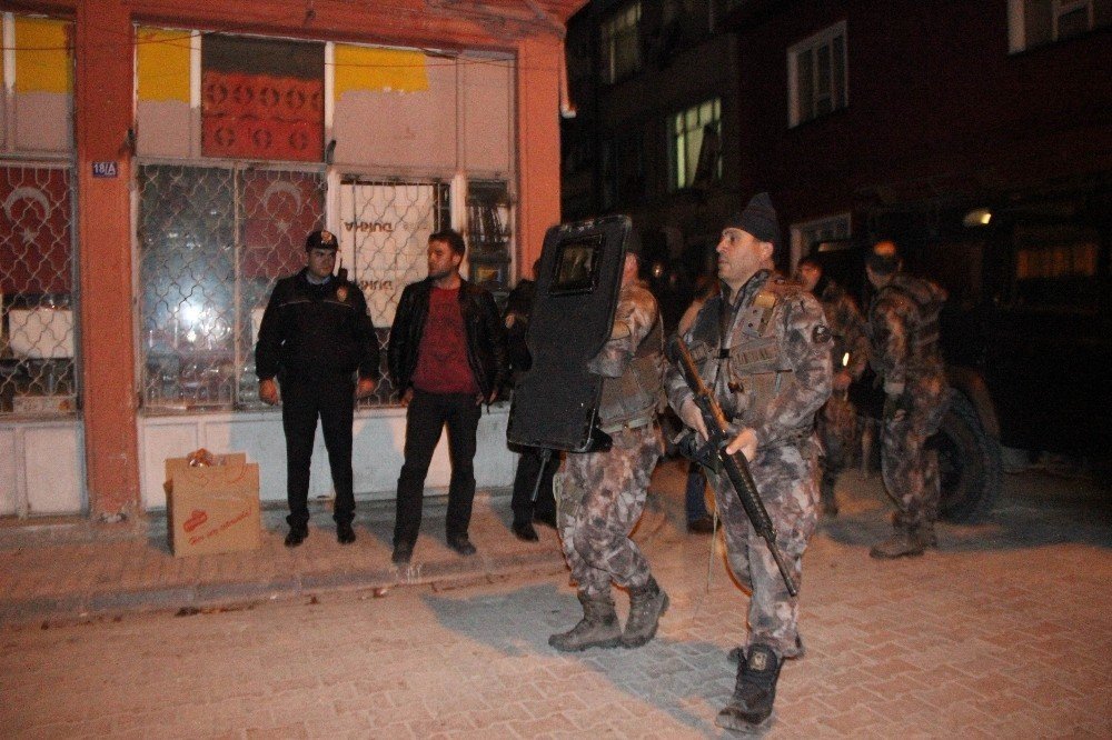 Konya'da Sokağı Kapatıp Etrafa Ateş Açtı