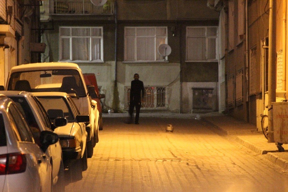 Konya'da Sokağı Kapatıp Etrafa Ateş Açtı