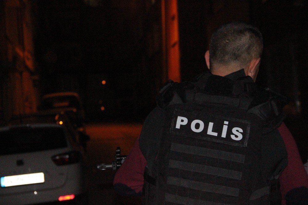 Konya'da Sokağı Kapatıp Etrafa Ateş Açtı