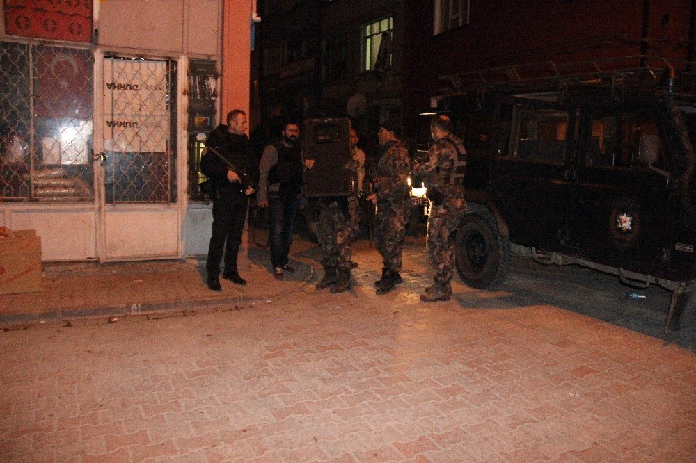 Konya'da Sokağı Kapatıp Etrafa Ateş Açtı