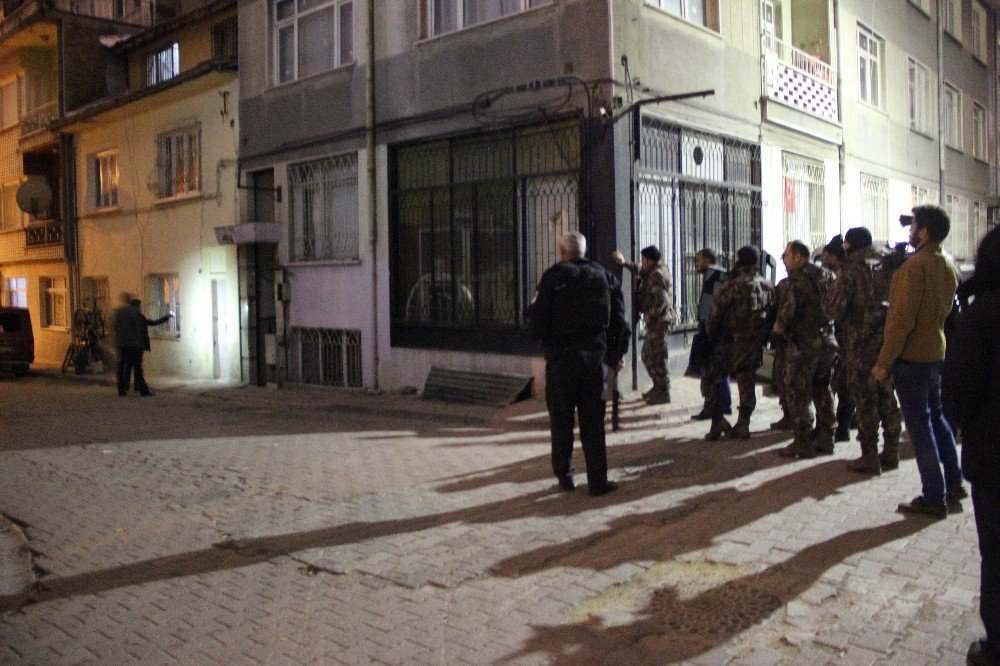 Konya'da Sokağı Kapatıp Etrafa Ateş Açtı