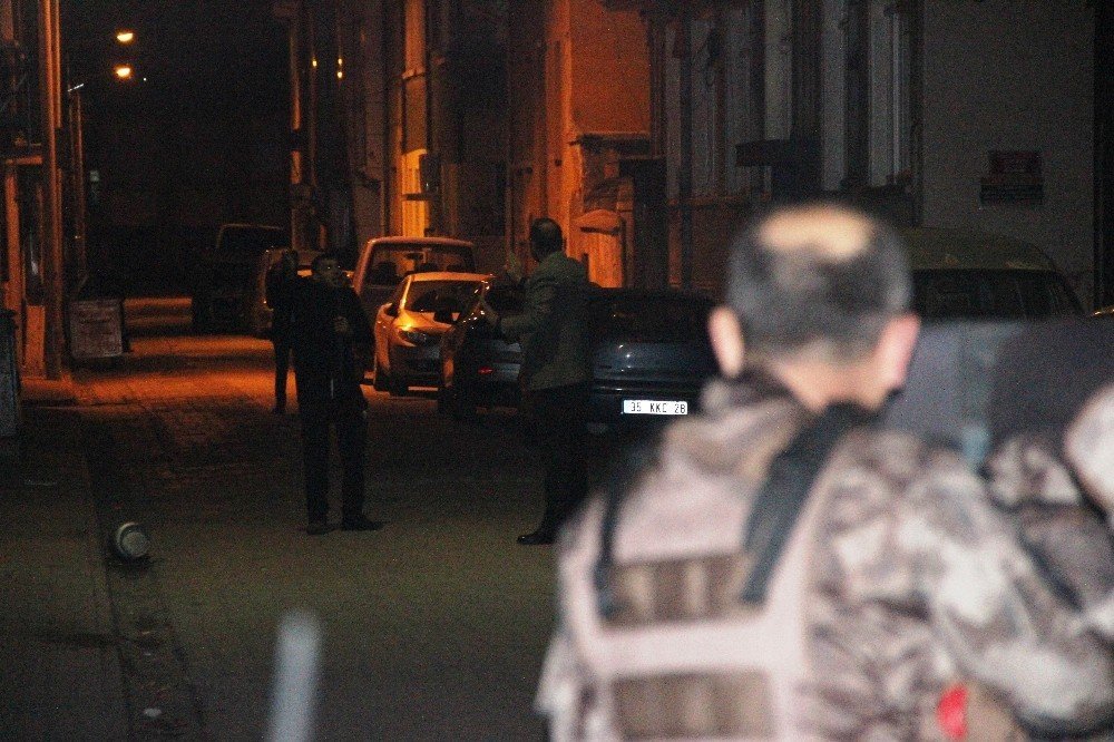 Konya'da Sokağı Kapatıp Etrafa Ateş Açtı