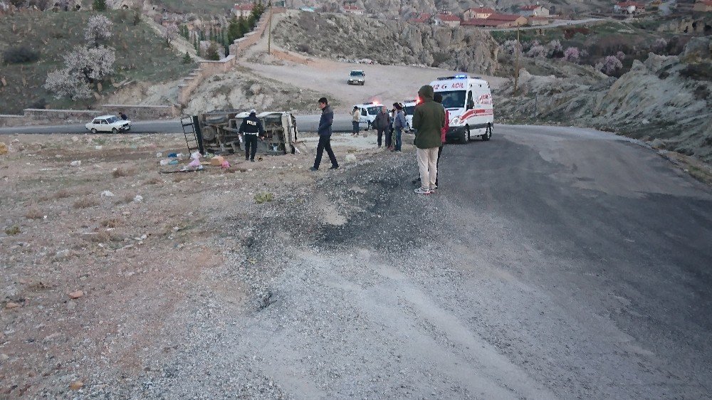 Konya’da freni patlayan kamyonet takla attı
