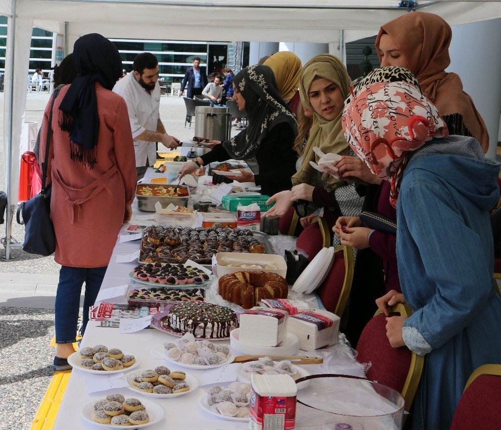 KTO Karatay Üniversitesi öğrencilerinden Halep ve İdlip için kermes