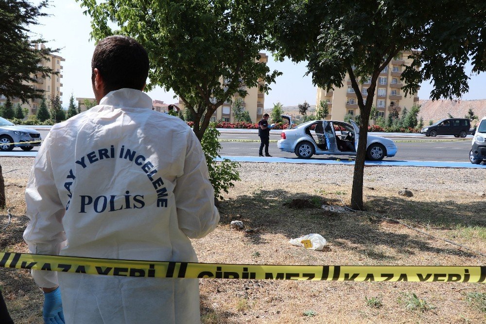Kavun kestiği bıçakla kadını öldürdü!