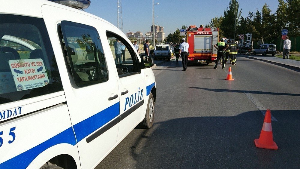 Konya'da alt geçit korkuluğuna çarpan sürücü araçta sıkıştı