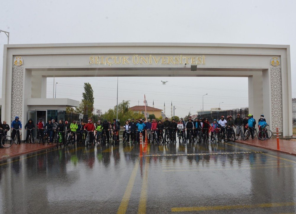 Selçuk Üniversitesi’nde 29 Ekim Cumhuriyet Bayramı Bisiklet Turu yapıldı
