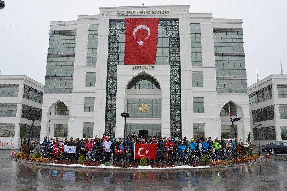 Selçuk Üniversitesi’nde 29 Ekim Cumhuriyet Bayramı Bisiklet Turu yapıldı