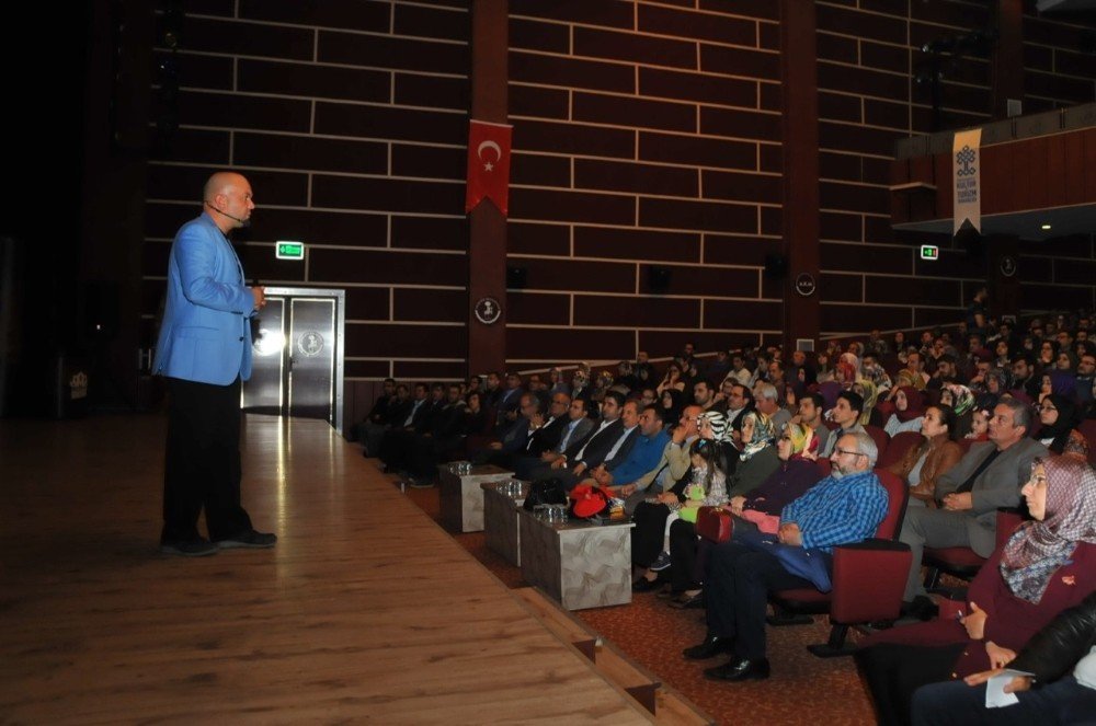 Yazar Talha Uğurluel Akşehir’de Kanuni’yi anlattı