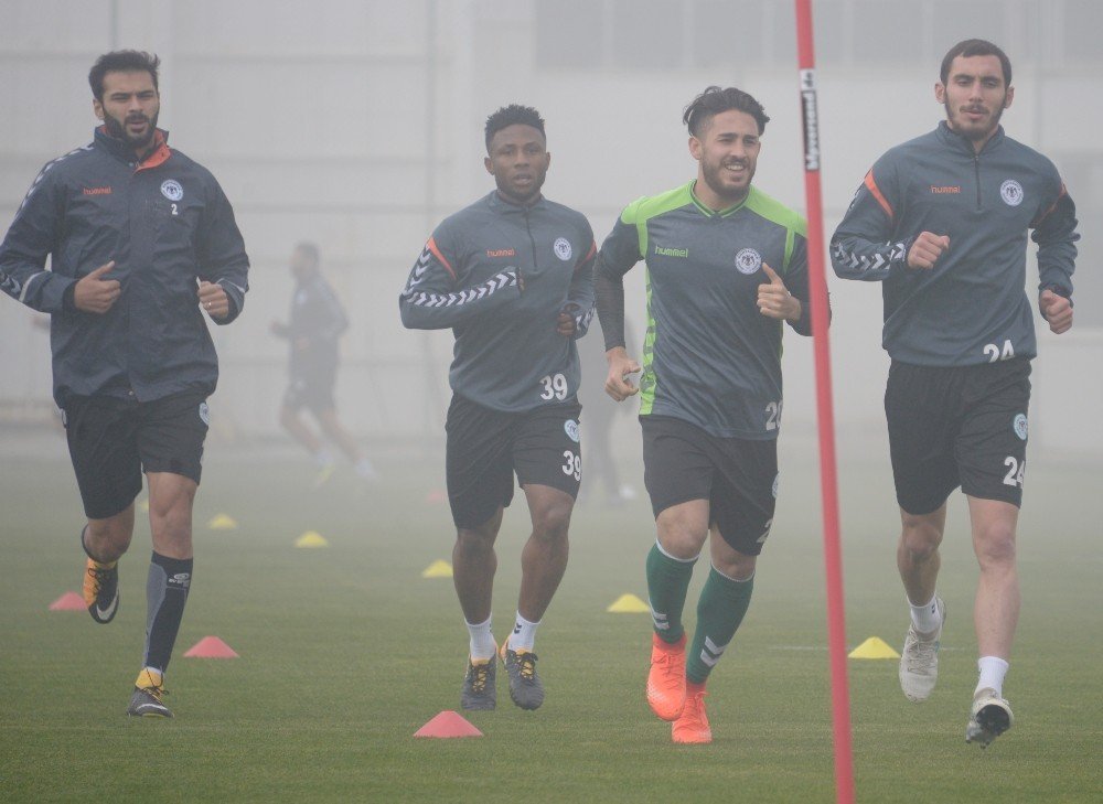 Atiker Konyaspor sis altında çalıştı