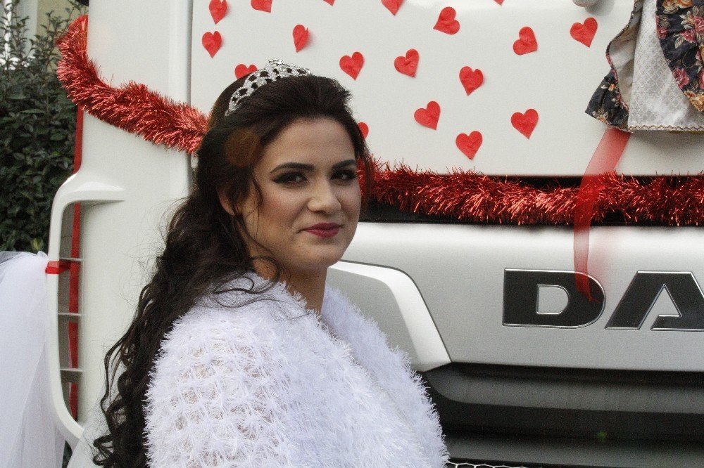 Konyalı damat, gelin almaya tırla gitti