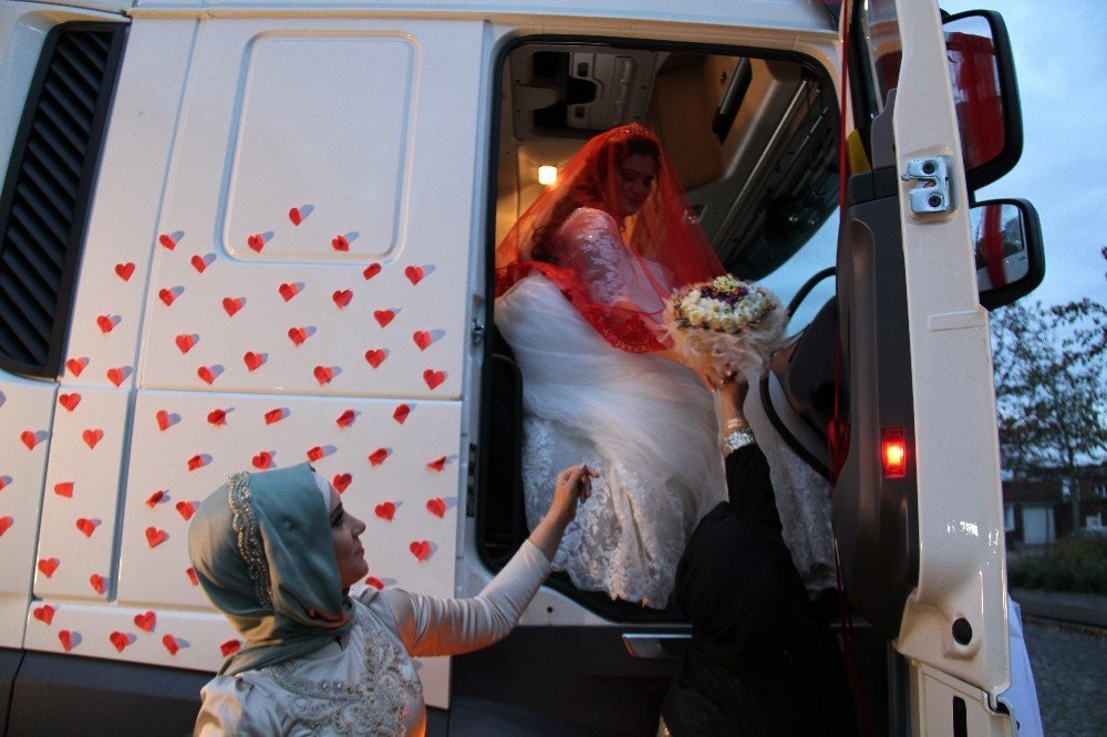 Konyalı damat, gelin almaya tırla gitti