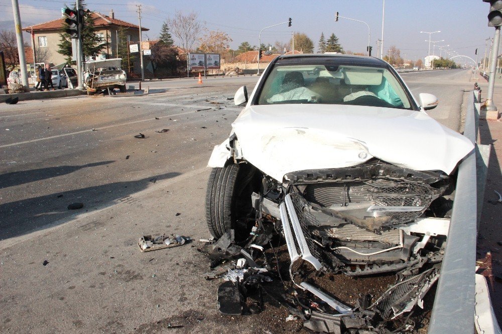 Karaman'da feci kaza! Şoför araçtan 20 metre fırladı