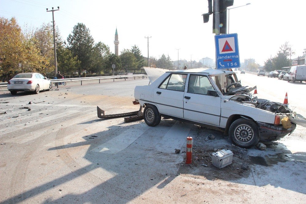 Karaman'da feci kaza! Şoför araçtan 20 metre fırladı