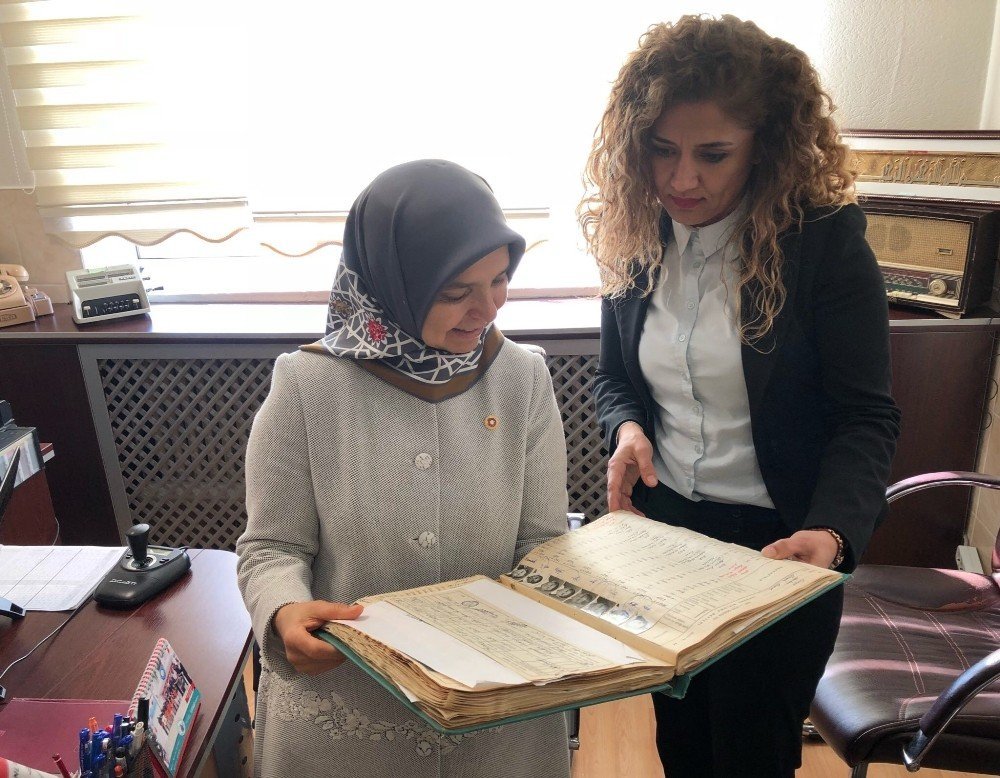 Milletvekili Hüsnüye Erdoğan mezun olduğu okulda duygusal anlar yaşadı