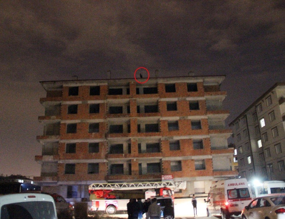 Eşinden boşandığı için ikinci kez intihara teşebbüs eden şahsı polis ikna etti