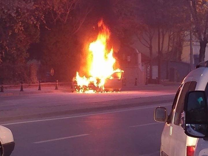 Konya’da seyir halindeki araç yandı