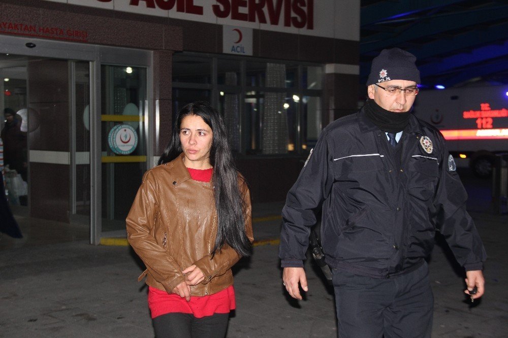 Kamyonete aldıkları kadını gasp ettiler