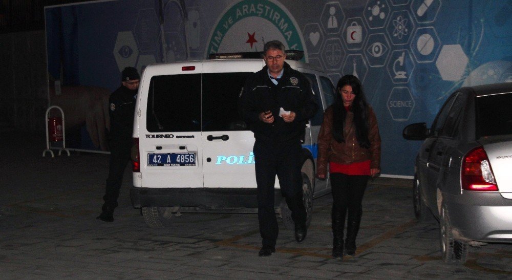 Kamyonete aldıkları kadını gasp ettiler