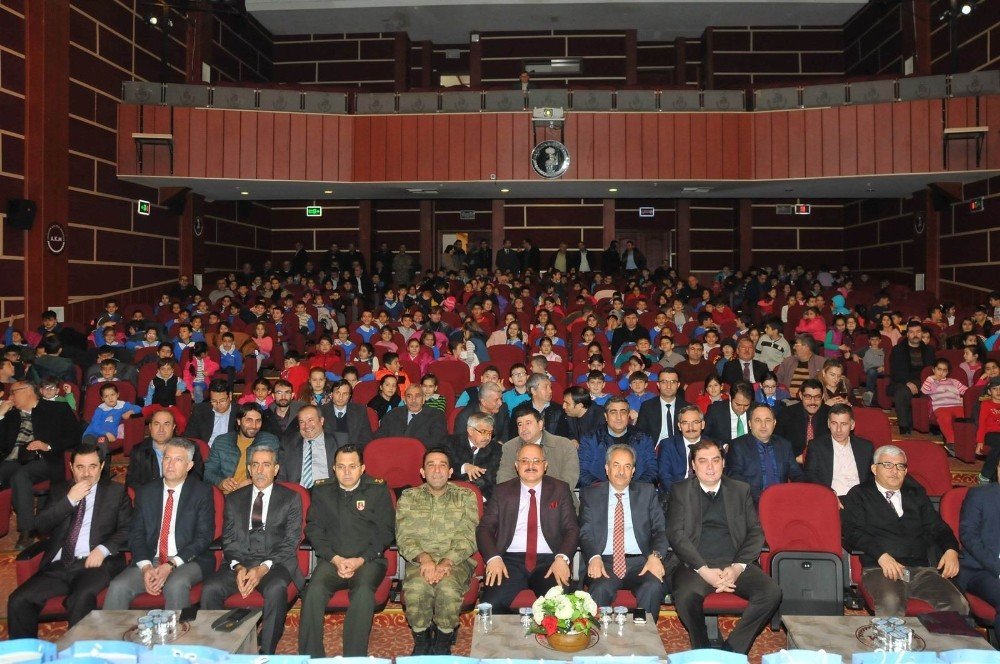 Akşehir Belediyesi’nden 55 bin liralık kitap desteği