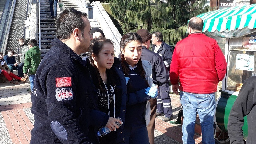 Bursa'da yürüyen merdivende can pazarı: 8 yaralı ile ilgili görsel sonucu