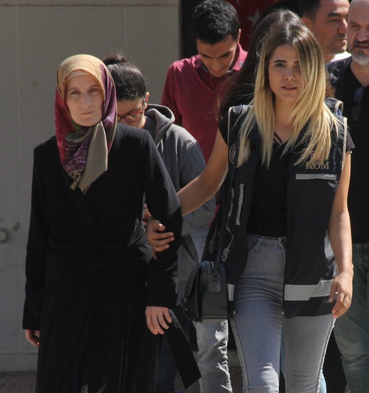 Ankara Emniyeti’ndeki FETÖ’cü polis eşlerinin ablası Adana’da yakalandı