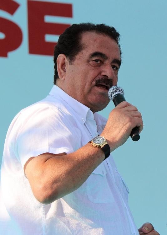 Usta sanatçı İbrahim Tatlıses AK Parti üyesi oldu Usta sanatçı İbrahim Tatlıses AK Parti üyesi oldu