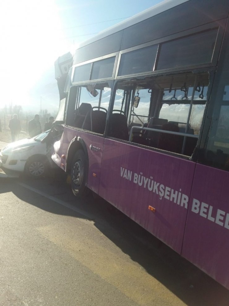 Gevaş’ta trafik kazası; 6 yaralı