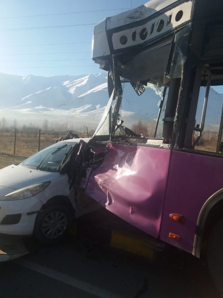 Gevaş’ta trafik kazası; 6 yaralı