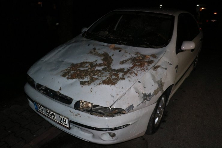 Apartmanın istinat duvarı çöktü, 3 otomobilde hasar oluştu