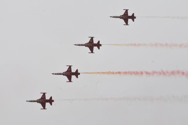 Türk Yıldızları ve Solo Türk'ten Konya'da nefes kesen gösteri