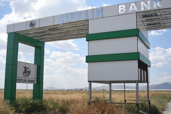 Konya'da, 'Çiftlik Bank'ın tabelası ve temeli kaldı