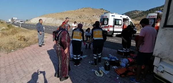 Konya'da kaza! Ambulans helikopter, yaralı Berre için karayoluna indi