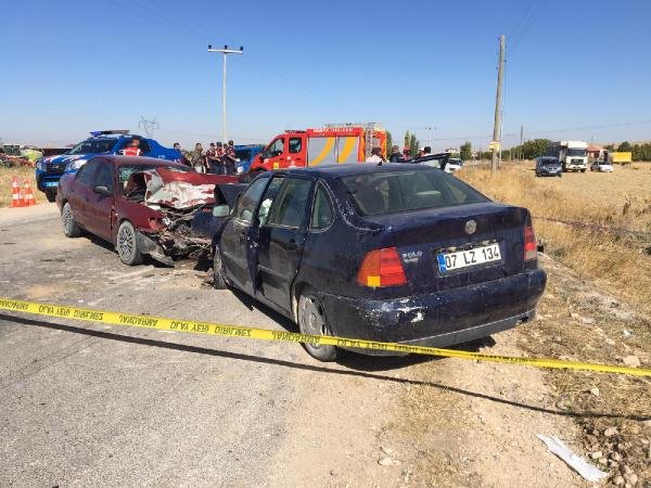 Konya'da iki otomobil çarpıştı: 2 ölü, 3 yaralı