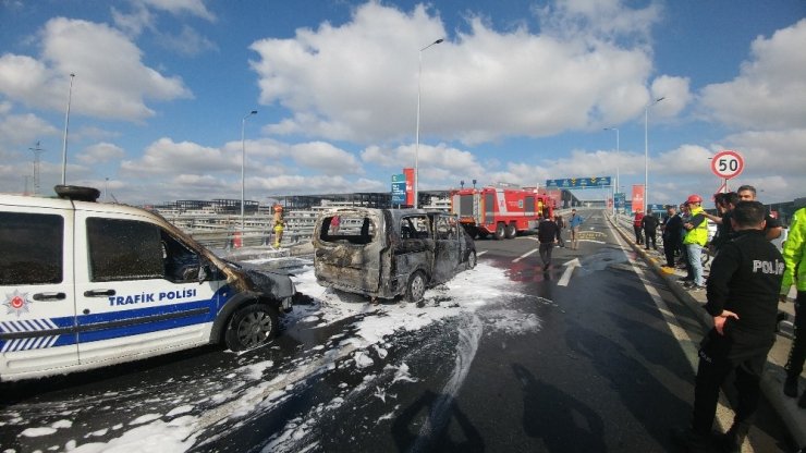 İstanbul Havalimanı’nda seyir halindeki VIP araç alev alev böyle yandı